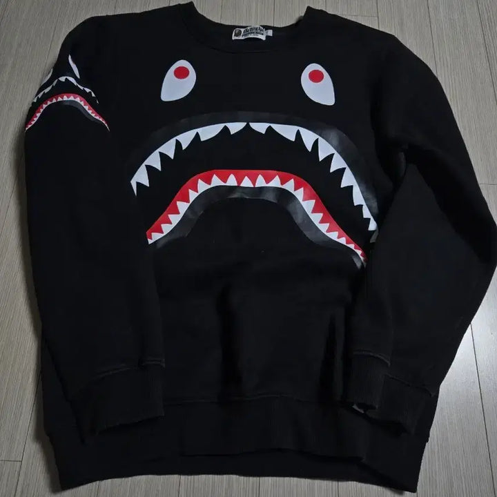 [BUNJANG] BAPE Shark Black Sweatshirt / 베이프 샤크 블랙 맨투맨 티셔츠