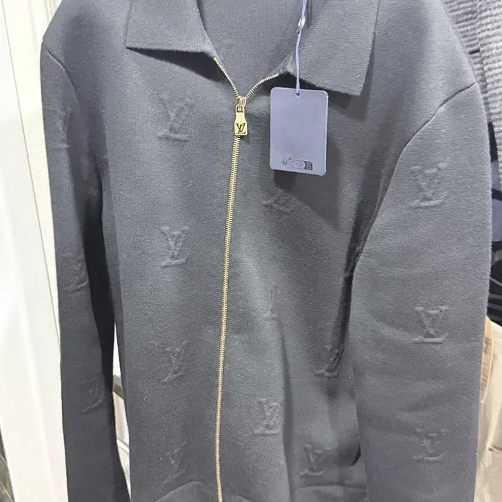 [BUNJANG] Louis Vuitton Embossed Blouson Knit Jacket / 루이비통 엠보스드 블루종 니트자켓