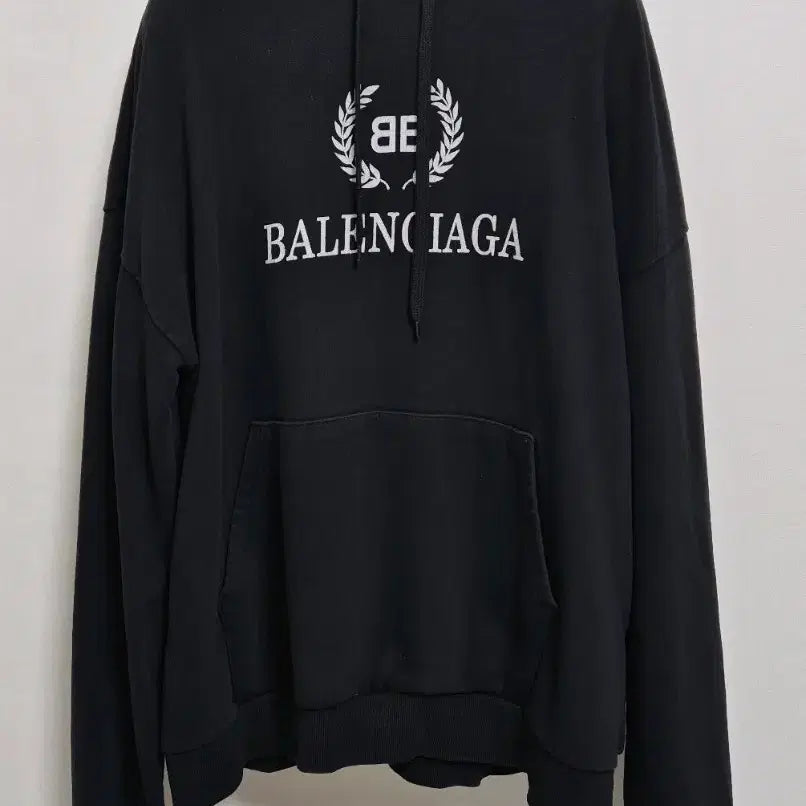 [BUNJANG] Balenciaga Black Laurel Wreath BB Logo Hoodie (Size L) / 발렌시아가 블랙 월게수 BB 로고 후드티!최상품!