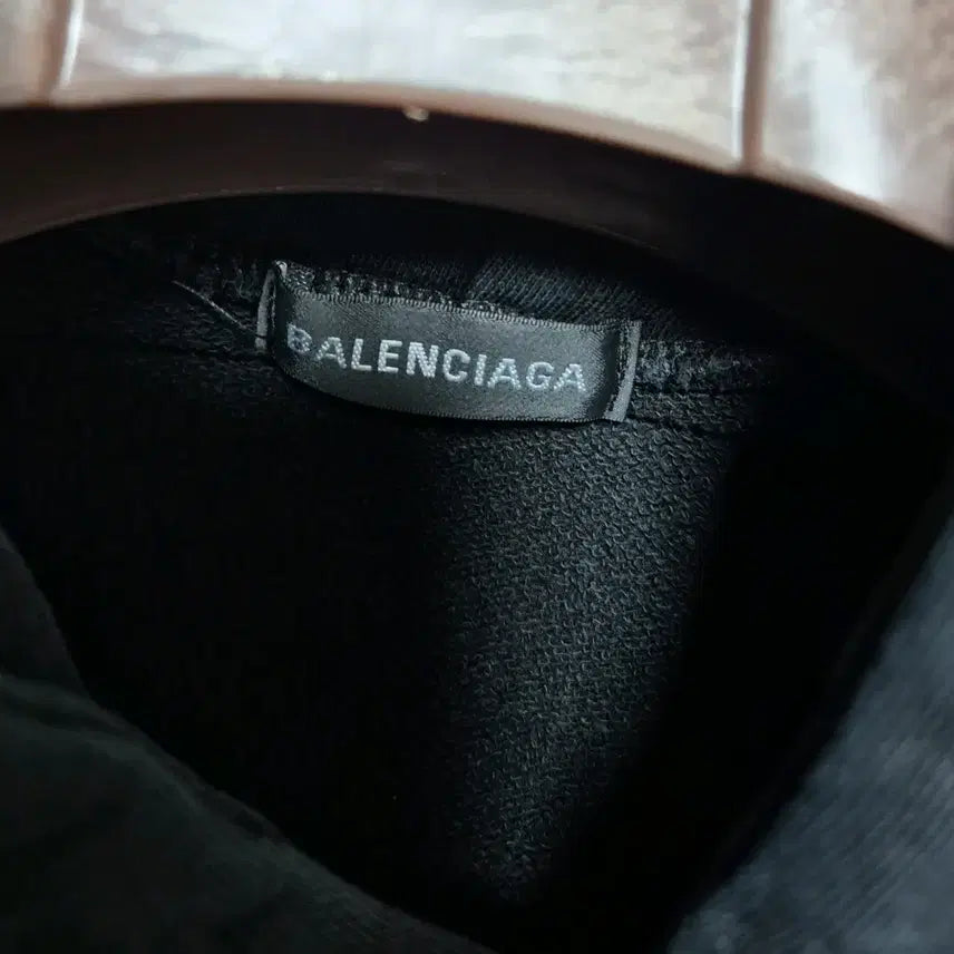 [BUNJANG] Balenciaga Black Laurel Wreath BB Logo Hoodie (Size L) / 발렌시아가 블랙 월게수 BB 로고 후드티!최상품!