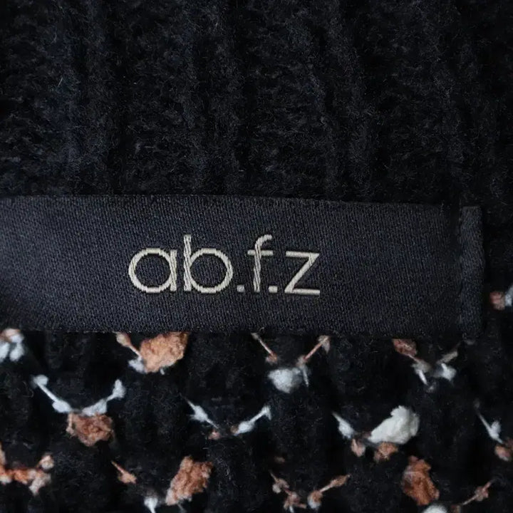 [BUNJANG] W(F) Knit Pattern Semi-Crop Black / W(F) 니트 패턴 세미크롭 블랙-1747F