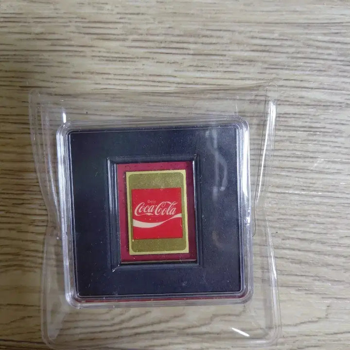 [BUNJANG] Coca-Cola Commemorative Gold Coin, Bottle Cap, Stamp Set / 코카콜라 기념 주화/병뚜껑/우표 세트 순금