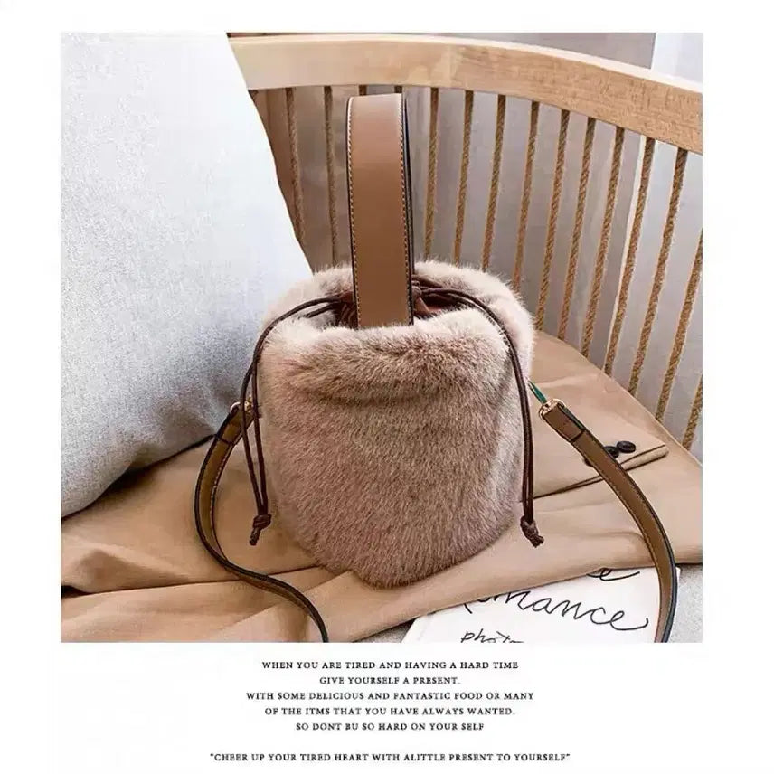 [BUNJANG] Fur Bucket Crossbody Bag / 퍼 털 복조리 크로스백 퍼가방 여성가방 겨울가방