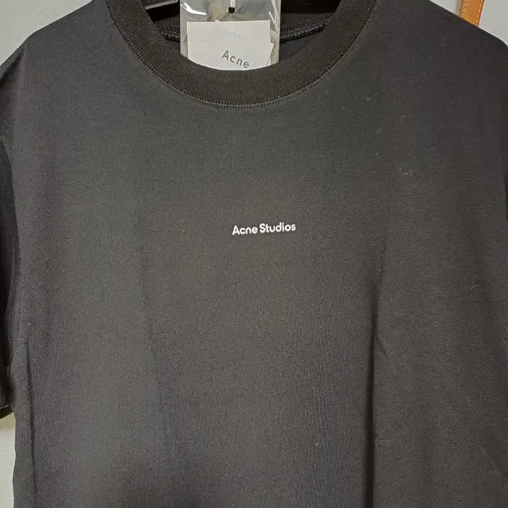 [BUNJANG] Acne Studios Front Logo T-shirt Bundle Set / 아크네스튜디오 앞로고 티셔츠 화이트+블랙 / 두벌 일괄 판매