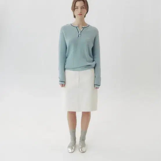 [BUNJANG] Revolve Sky Blue Button Knit / 리볼드 하늘색 버튼니트