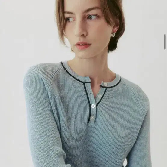 [BUNJANG] Re:Bold Sky Blue Button Knit Sweater / 리볼드 하늘색 버튼니트