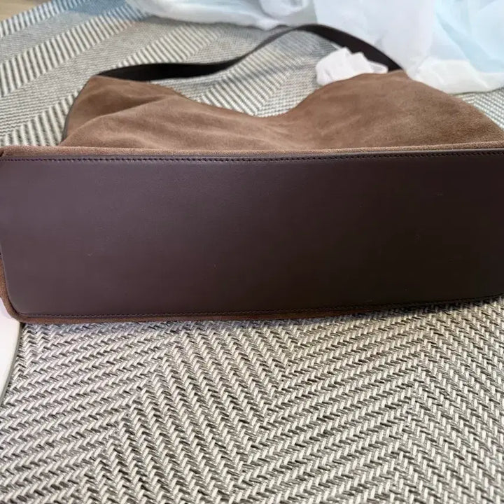 [BUNJANG] LoSeoul Pulpy Hobo Bag Suede Chestnut / 로서울 펄피 호보백 스웨이드 체스트넛
