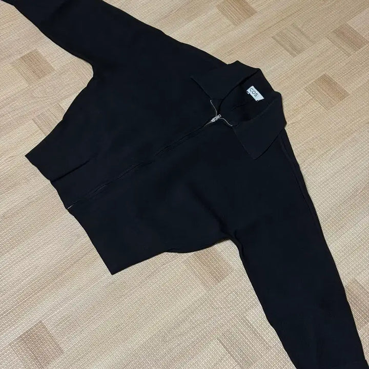 [SOLD OUT] COS 코스 크롭 니티드 집업 자켓 XS
