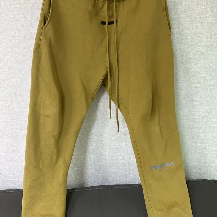 [BUNJANG] Fear of God Essentials Jogger Pants Mustard / 피어오브갓 에센셜 조거팬츠 머스타드