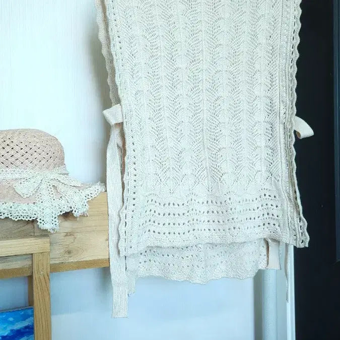 [BUNJANG] Ivory Lace Knit Vest Layered Vest / 아이보리색 레이스 옆트임 뜨개 니트 조끼 레이어드 조끼 Free