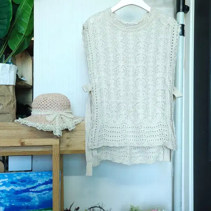 [BUNJANG] Ivory Lace Knit Vest Layered Vest / 아이보리색 레이스 옆트임 뜨개 니트 조끼 레이어드 조끼 Free