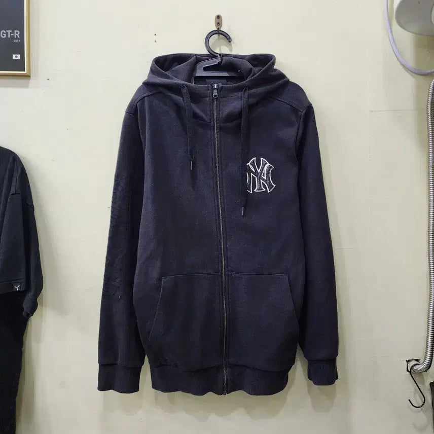[BUNJANG] MLB New York Yankees Zip-Up Hoodie (Navy) - Size 105 / [105] MLB 뉴욕 양키스 집업 후드 (네이비)