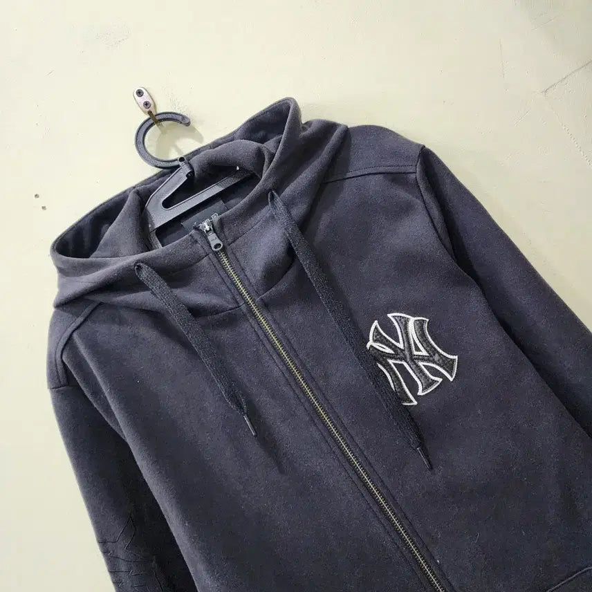 [BUNJANG] MLB New York Yankees Zip-Up Hoodie (Navy) - Size 105 / [105] MLB 뉴욕 양키스 집업 후드 (네이비)