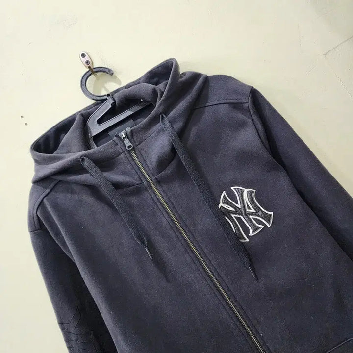 [BUNJANG] MLB New York Yankees Zip-Up Hoodie (Navy) - Size 105 / [105] MLB 뉴욕 양키스 집업 후드 (네이비)