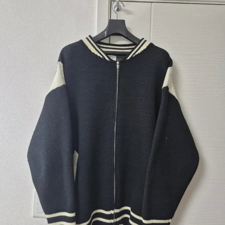 [BUNJANG] NOIR Varsity Jacket / NOIR 브랜드의 바시티 자켓입니다100-105