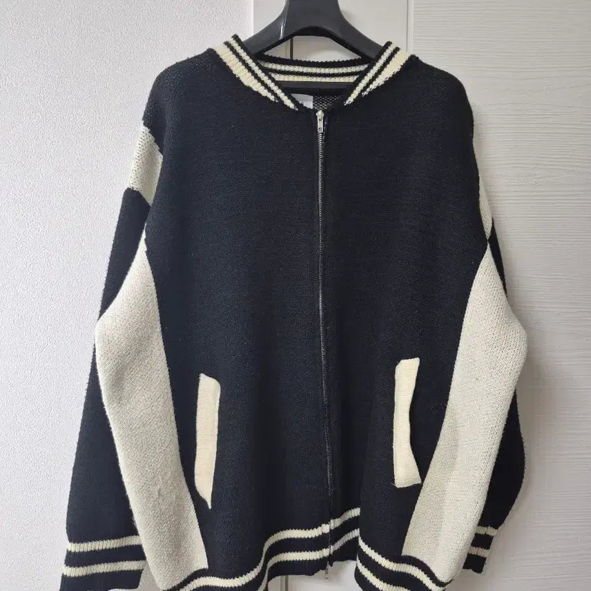 [BUNJANG] NOIR Varsity Jacket / NOIR 브랜드의 바시티 자켓입니다100-105