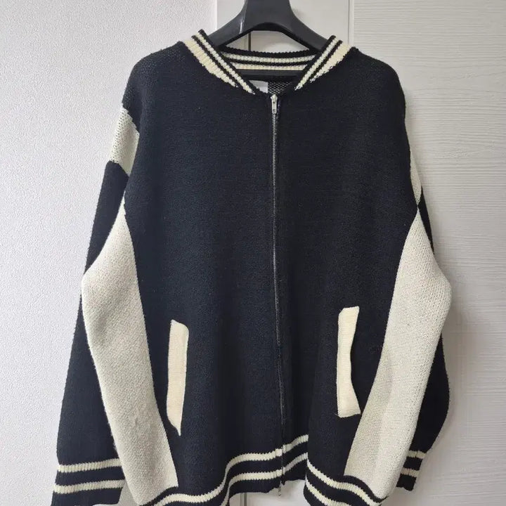 [BUNJANG] NOIR Varsity Jacket / NOIR 브랜드의 바시티 자켓입니다100-105