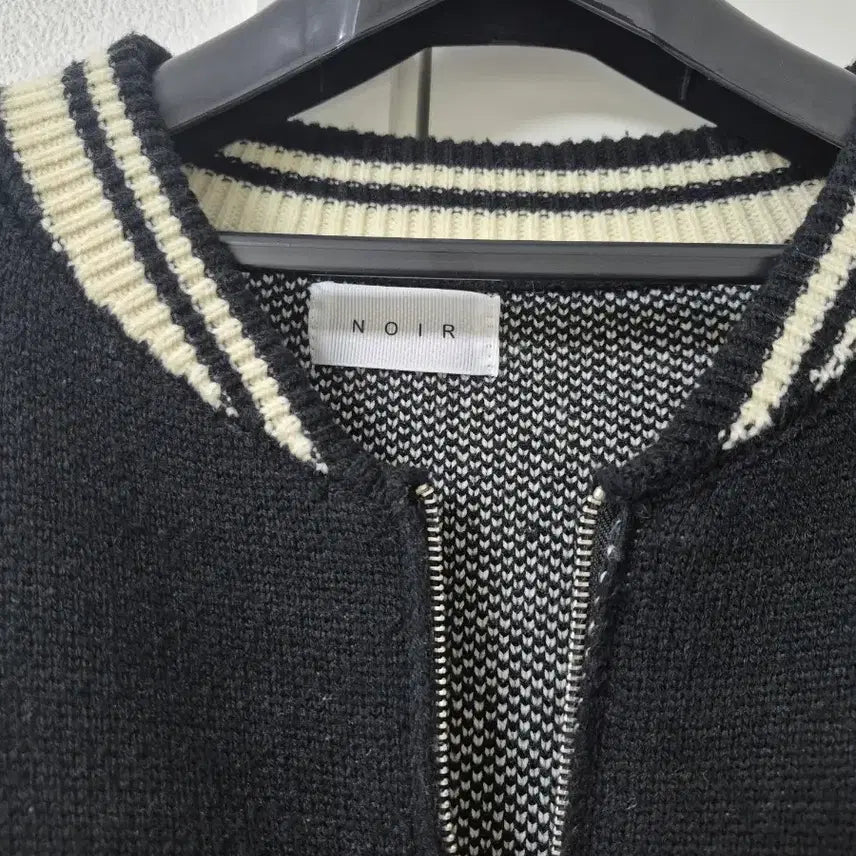 [BUNJANG] NOIR Varsity Jacket / NOIR 브랜드의 바시티 자켓입니다100-105