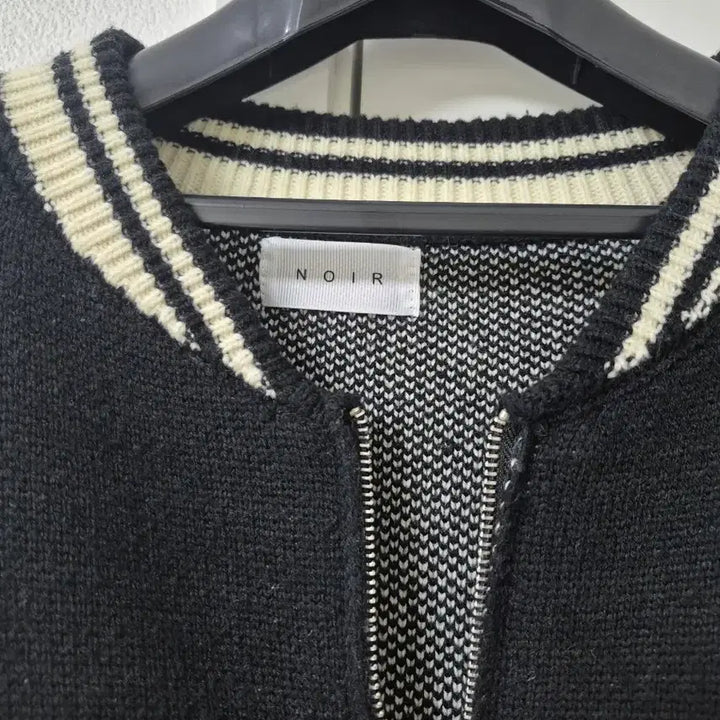 [BUNJANG] NOIR Varsity Jacket / NOIR 브랜드의 바시티 자켓입니다100-105