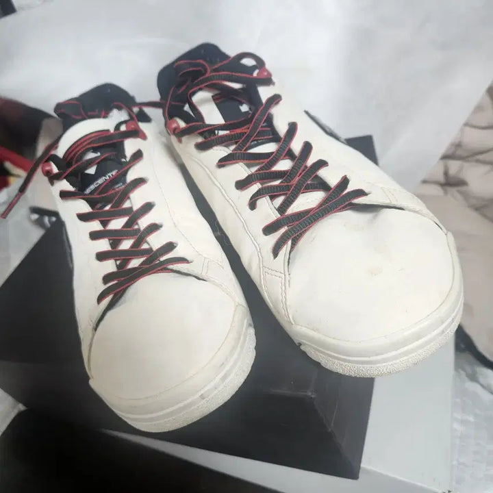 [BUNJANG] Descente Sneakers White 275mm / 데상트 흰색 운동화 스니커즈 275