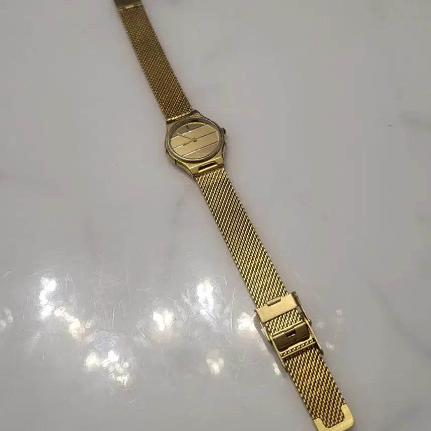 [BUNJANG] YSL Gold Watch / YSL 입생로랑 생로랑 금장 여성 여자 시계 팔찌