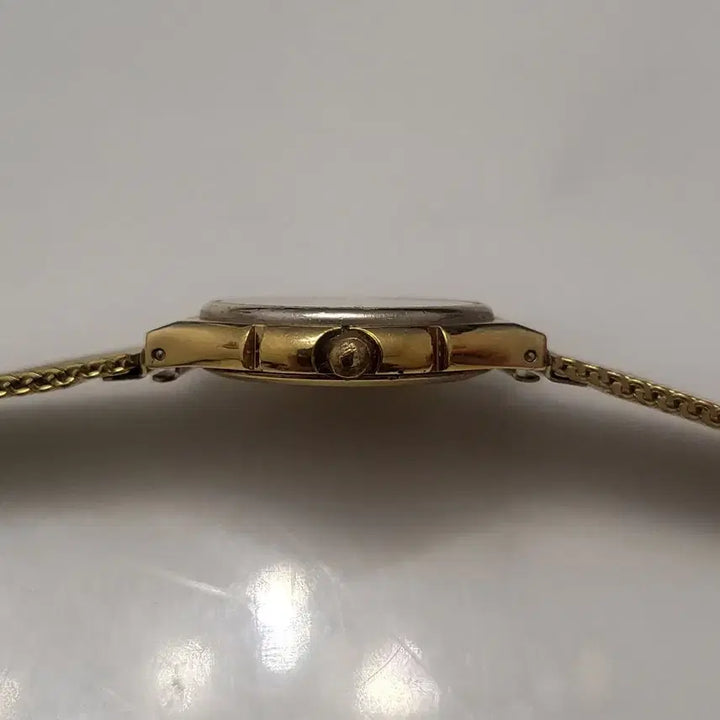 [BUNJANG] YSL Gold Watch / YSL 입생로랑 생로랑 금장 여성 여자 시계 팔찌