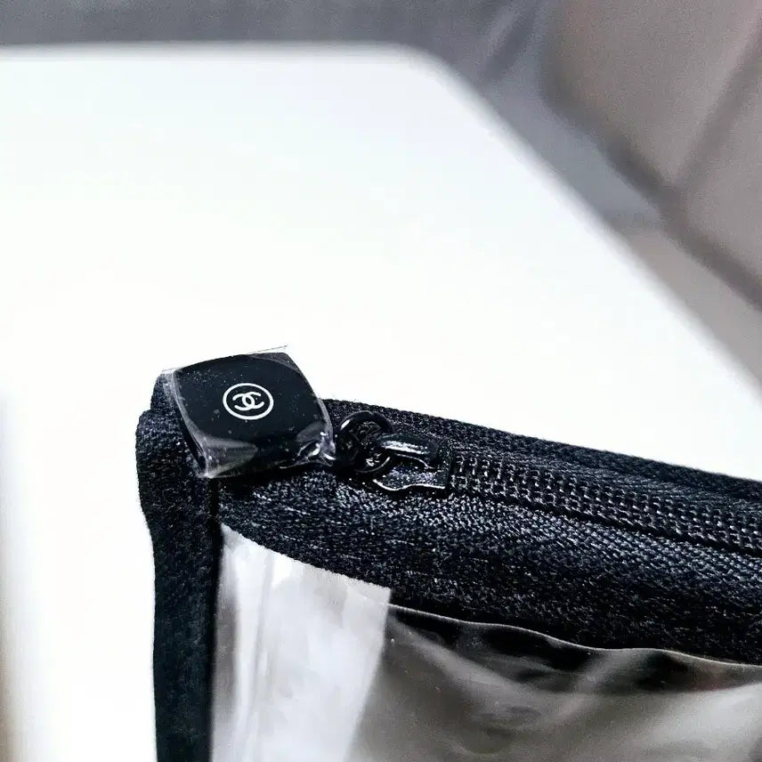 [BUNJANG] SH* Pouch + Hand Mirror Set / 샤* 파우치+ 손거울