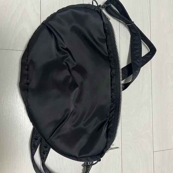 [BUNJANG] Porter Tanker Crescent Crossbody Bag / 포터 탱커 반달 크로스백