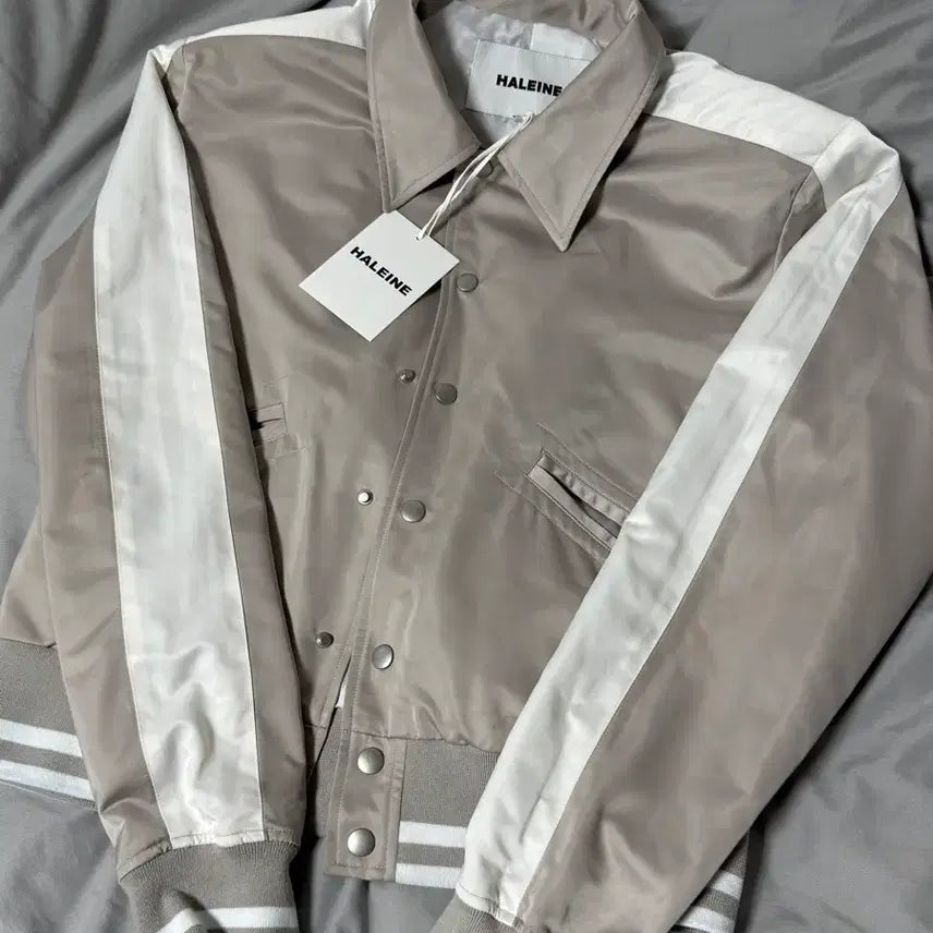 [BUNJANG] ALENNE SATIN VARSITY PANEL Jacket Beige Size 1 / 알렌느 사틴 바시티 패널 자켓 베이지 1사이즈