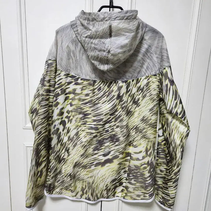 [BUNJANG] Nike Women's Sport Windrunner Jacket / (90)나이키 여성 스포츠 윈드러너 바람막이