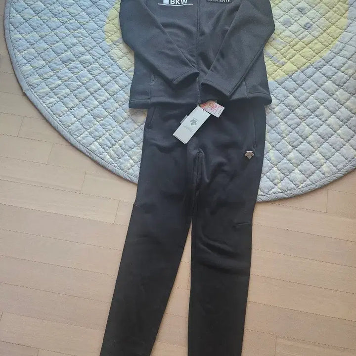 [BUNJANG] Descente Black Training Top & Bottom Set / 데상트 블랙 트레이닝 상하의 세트(정품)