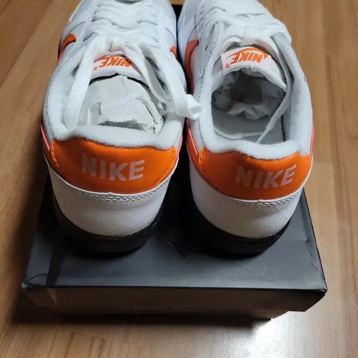 [SOLD OUT] [새상품]나이키 필드 제너럴 82 SP 화이트 앤 오렌지 블레이즈 사이즈