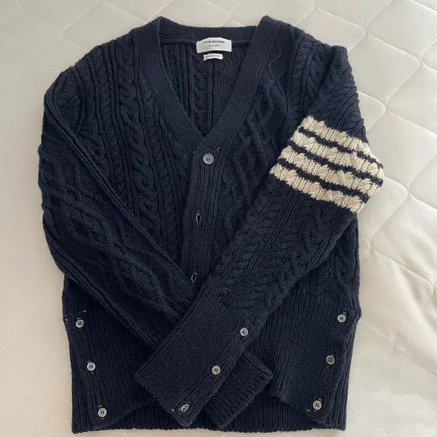 [BUNJANG] Thom Browne Cable Knit Cardigan Black Size 4 / 톰브라운 케이블 가디건 네이비 새상품 팔아요!