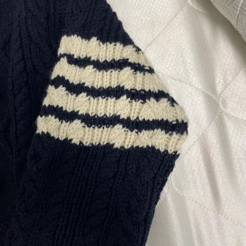 [BUNJANG] Thom Browne Cable Knit Cardigan Black Size 4 / 톰브라운 케이블 가디건 네이비 새상품 팔아요!
