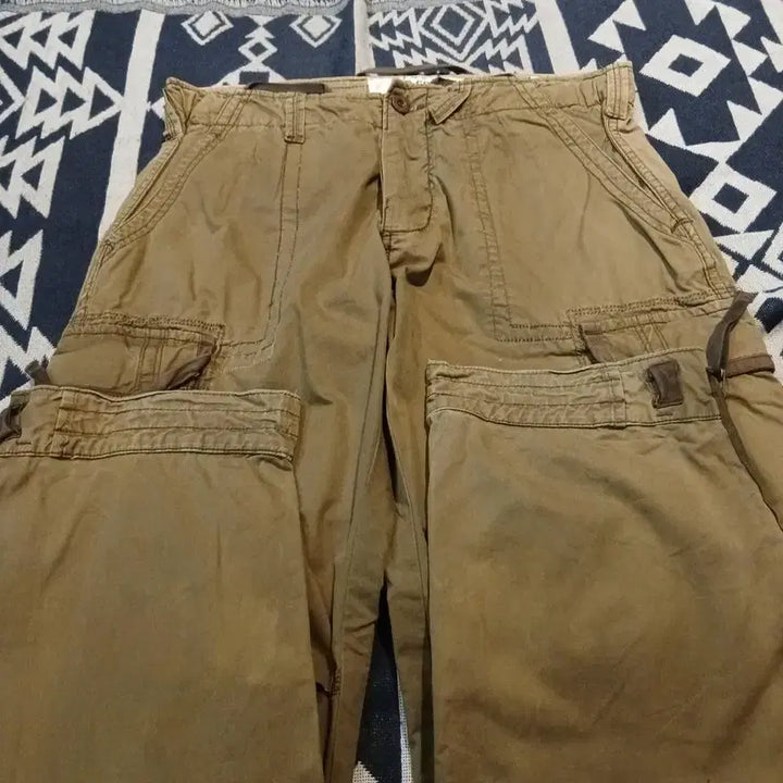 [BUNJANG] Abercrombie &amp; Fitch Khaki Military Cargo Pants / 아베크롬비 앤 피치 카키 멀티포켓 밀리터리 무릎절개 사이드지퍼 카고바지
