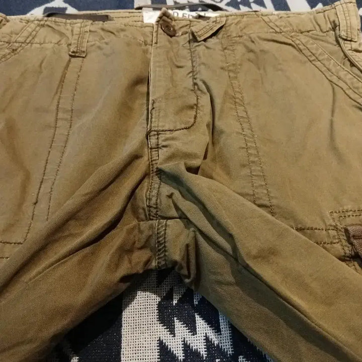 [BUNJANG] Abercrombie &amp; Fitch Khaki Military Cargo Pants / 아베크롬비 앤 피치 카키 멀티포켓 밀리터리 무릎절개 사이드지퍼 카고바지