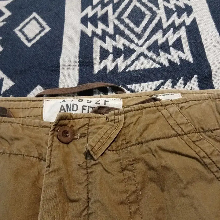 [BUNJANG] Abercrombie &amp; Fitch Khaki Military Cargo Pants / 아베크롬비 앤 피치 카키 멀티포켓 밀리터리 무릎절개 사이드지퍼 카고바지