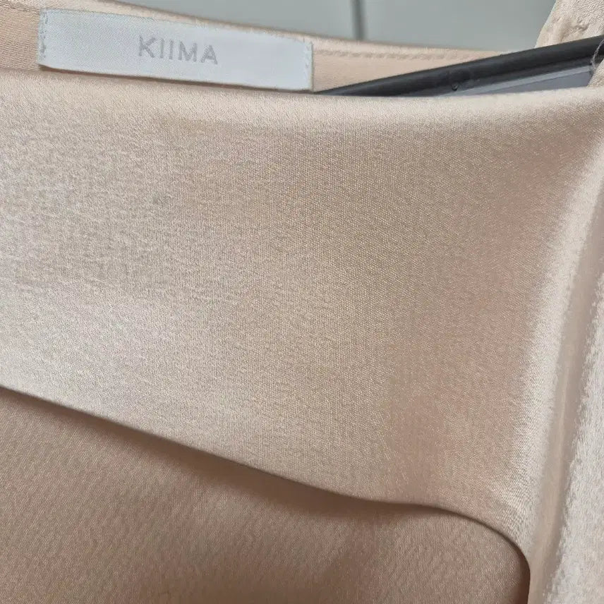 [BUNJANG] KIIMA One-Shoulder Blouse / KIIMA 키마 원숄더 블라우스