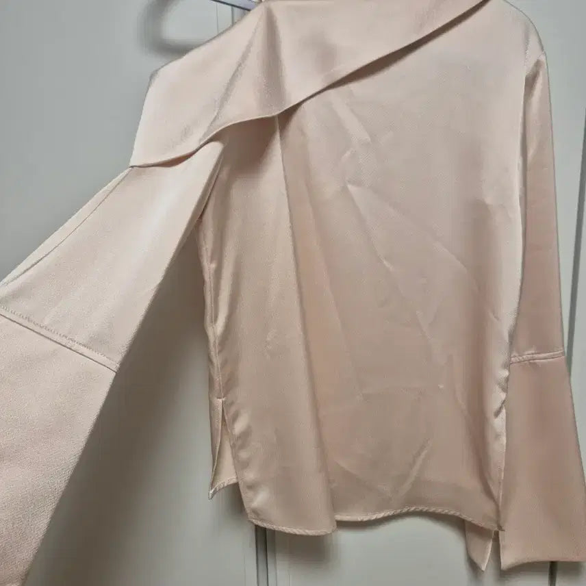 [BUNJANG] KIIMA One-Shoulder Blouse / KIIMA 키마 원숄더 블라우스