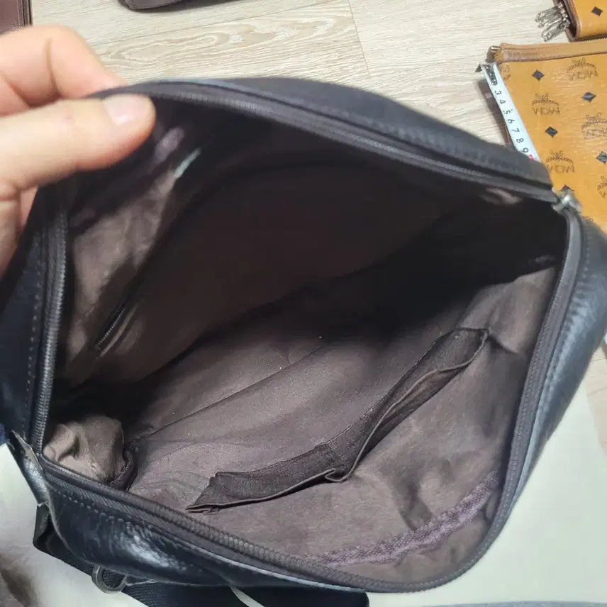 [BUNJANG] Ferragamo Leather Crossbody Bag / 페레가모 정품  레더 크로스백