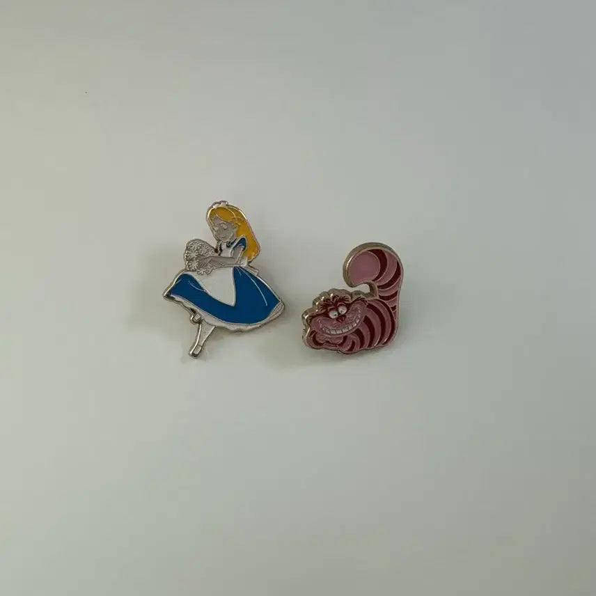 [BUNJANG] Disney Alice in Wonderland Badge / 디즈니 이상한 나라의 앨리스 뱃지
