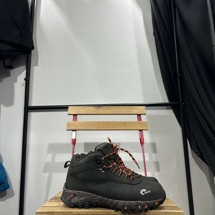 [BUNJANG] NEPA GT-126 Green Hiking Boots / 275) 네파 안전화 남성 남자 등산화 GT-126 그린