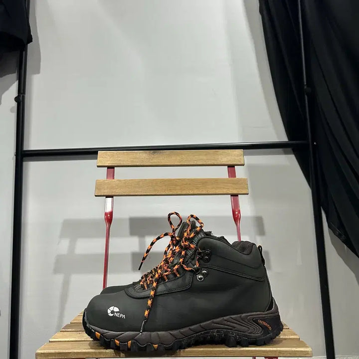 [BUNJANG] NEPA GT-126 Green Hiking Boots / 275) 네파 안전화 남성 남자 등산화 GT-126 그린
