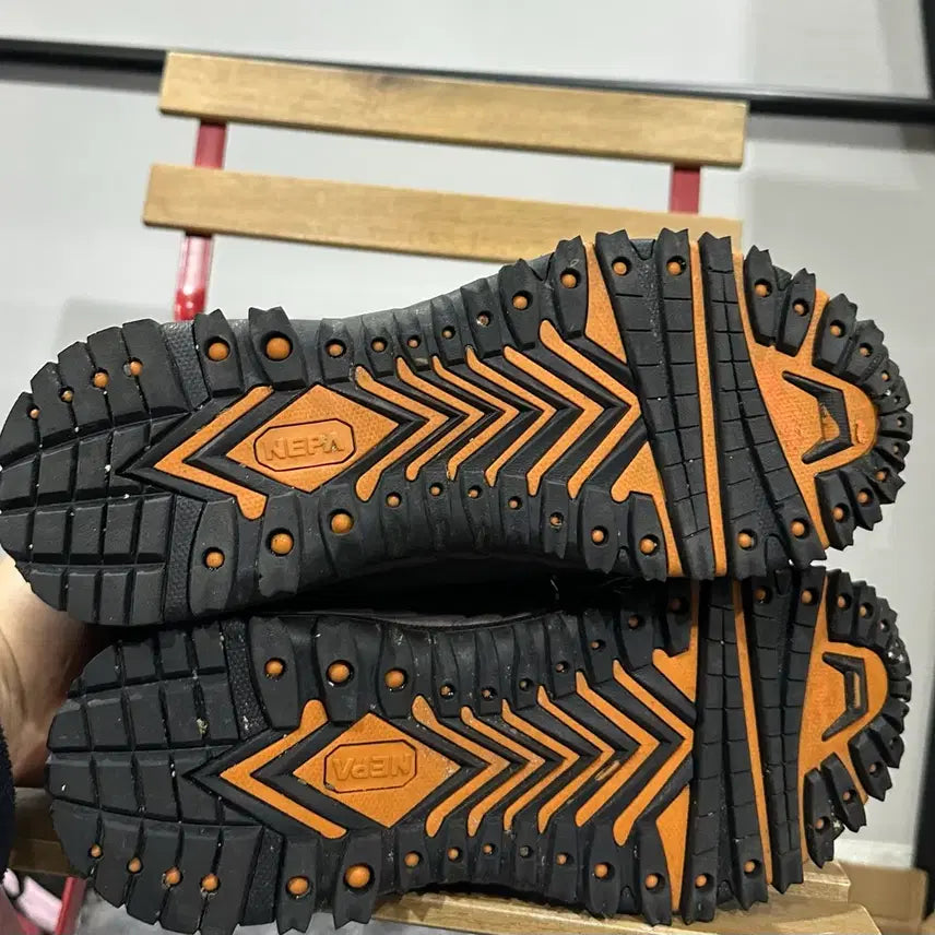 [BUNJANG] NEPA GT-126 Green Hiking Boots / 275) 네파 안전화 남성 남자 등산화 GT-126 그린