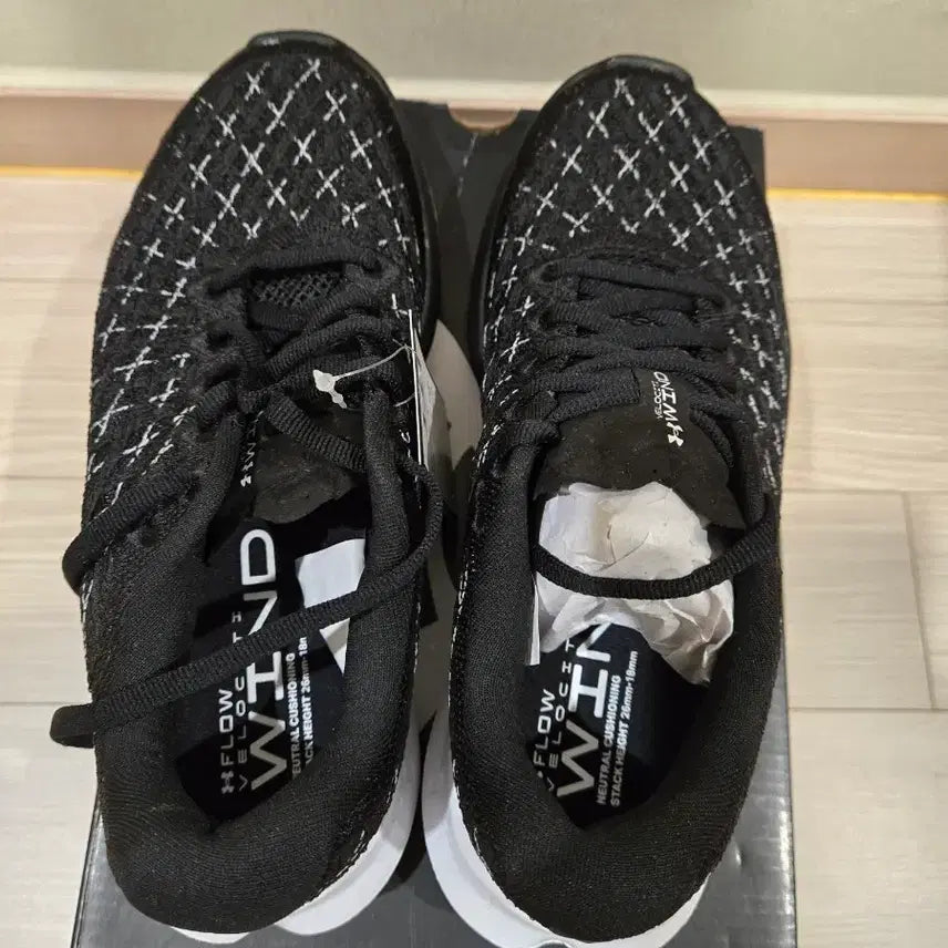 [BUNJANG] Under Armour FLOW Velociti Wind Women's Running Shoes / 언더아머 FLOW Velociti Wind 여성 러닝화 블랙 230