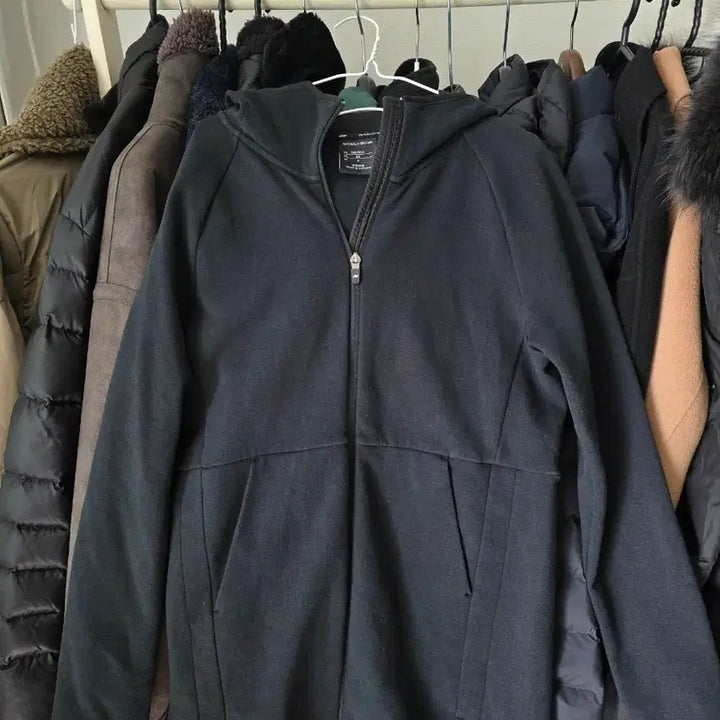[BUNJANG] Skechers Hooded Zip-up Jacket (Black, Size S) / [스케쳐스] 후드집업 S 85 블랙