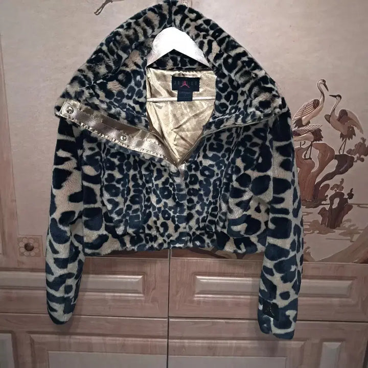 [BUNJANG] Jordan Leopard Fur Jacket / 나이키조던 레오파드 퍼 자켓 여성용