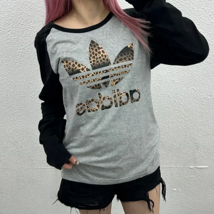 [BUNJANG] Adidas Leopard Logo Black Raglan Gray Long Sleeve / 아디다스 호피 로고 블랙 나그랑 그레이 롱슬리브 100