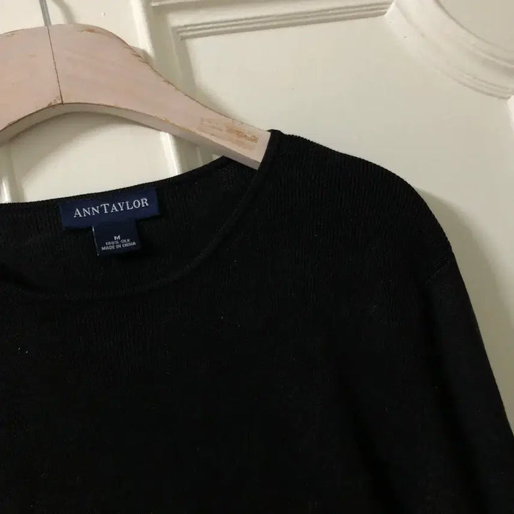 [BUNJANG] Ann Taylor Silk 100% Black Knit Top / 앤테일러 실크100% 고급 럭셔리 블랙 이너 니트 올드머니룩 여자 여성