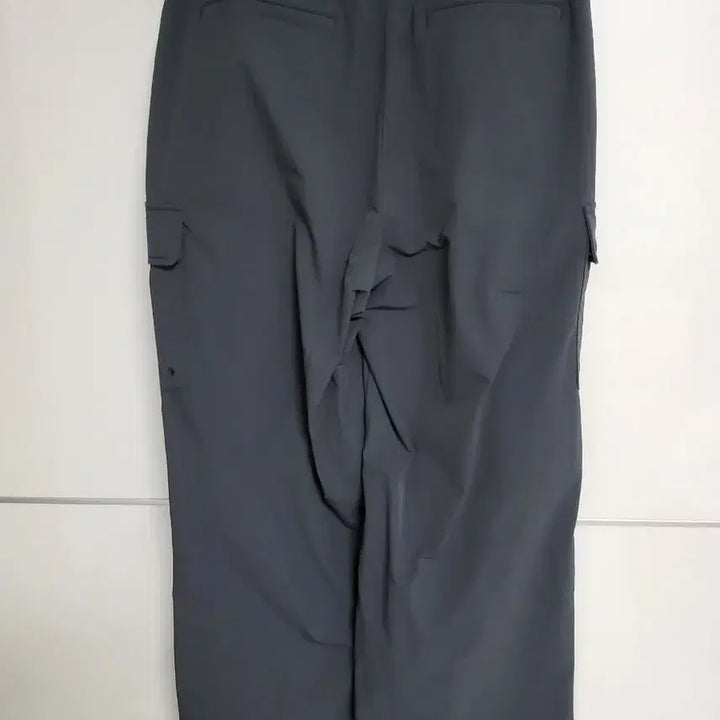 [BUNJANG] Discovery Charcoal Gray Cargo Pants / 디스커버리 그레이 카고 바지